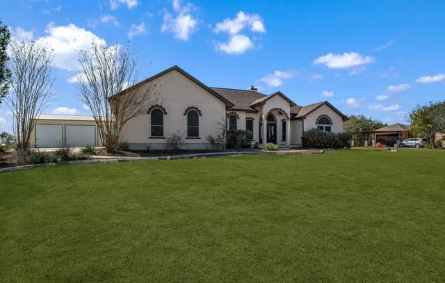 3-bedroom rental at 7033 Robin Hood Way in Schertz, TX — photo 4