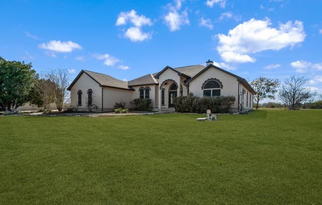 3-bedroom rental at 7033 Robin Hood Way in Schertz, TX — photo 5