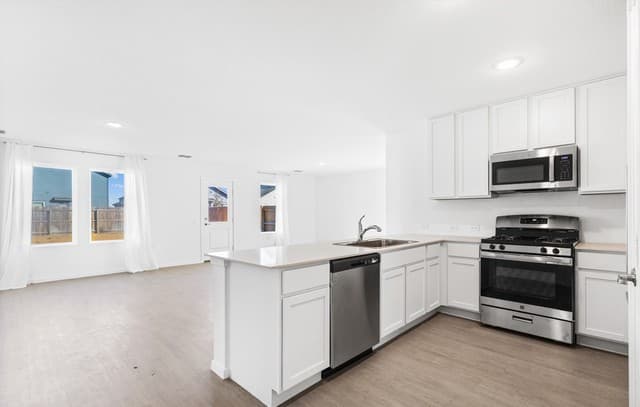 4-bedroom rental at 1347 Neria Loop in San Antonio, TX — photo 5