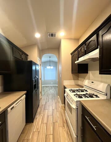 3-bedroom rental at 5502 Christina Path in San Antonio, TX — photo 4