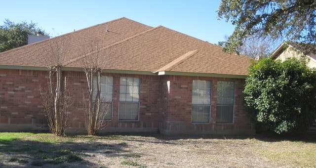 3-bedroom rental at 13815 Parksite Woods in San Antonio TX