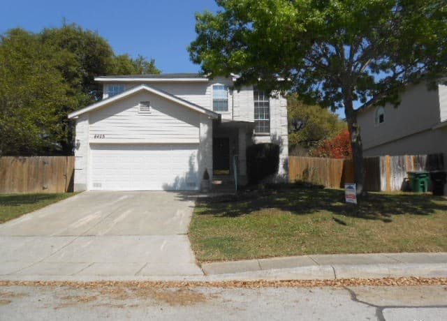 3-bedroom rental at 8403 Shooting Quail in San Antonio, TX — photo 2