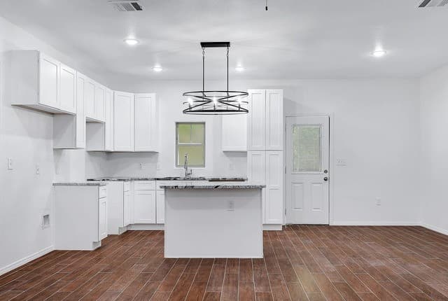 3-bedroom rental at 1210 S New Braunfels in San Antonio, TX — photo 5