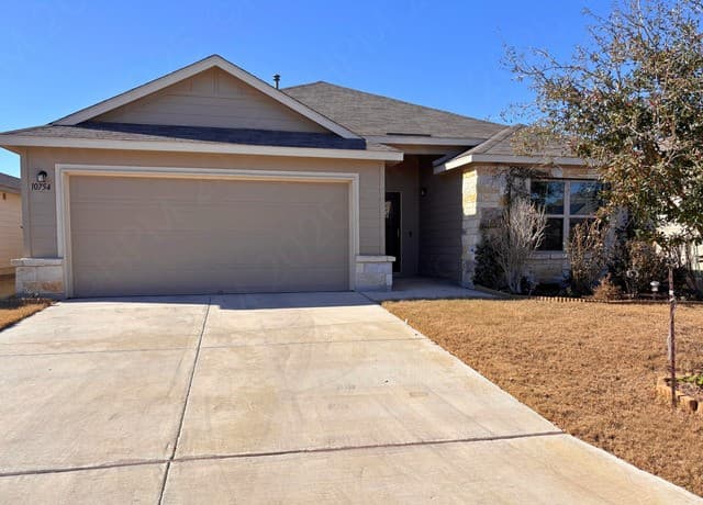 3-bedroom rental at 10754 Francisco Way in Converse TX