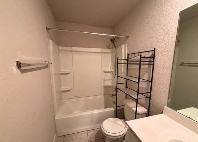 3-bedroom rental at 10754 Francisco Way in Converse, TX — photo 5