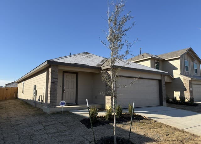 3-bedroom rental at 4218 Paprika in Von Ormy, TX — photo 2