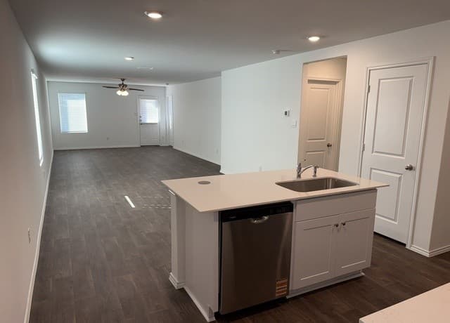 3-bedroom rental at 4218 Paprika in Von Ormy, TX — photo 4