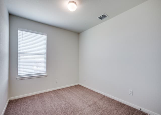 3-bedroom rental at 6528 Chevler Pass in San Antonio, TX — photo 3