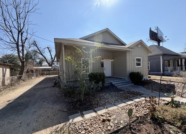 4-bedroom rental at 210 Cadwallader in San Antonio, TX — photo 3