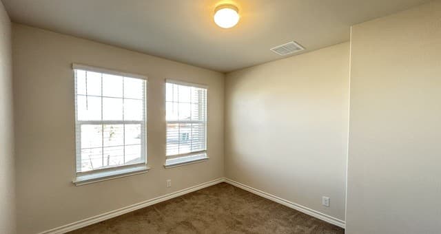 4-bedroom rental at 4907 Unakite Way in San Antonio, TX — photo 4