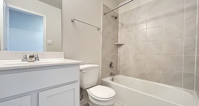 4-bedroom rental at 4907 Unakite Way in San Antonio, TX — photo 5