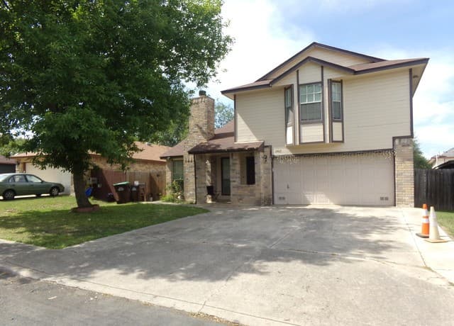 3-bedroom rental at 11427 Long Trail in San Antonio, TX — photo 2