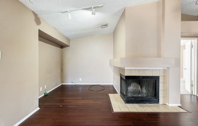 4-bedroom rental at 10315 Country Green in San Antonio, TX — photo 4