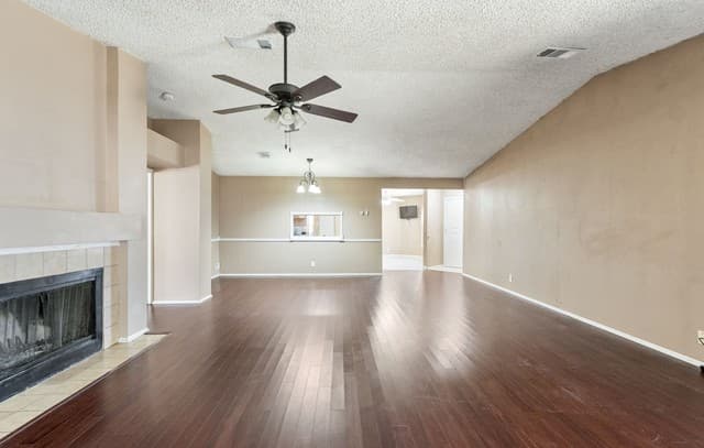 4-bedroom rental at 10315 Country Green in San Antonio, TX — photo 5