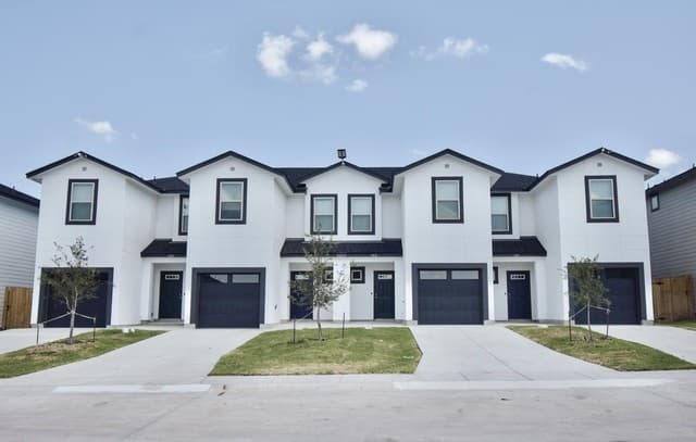 3-bedroom rental at 8318 Via Verona Unit 104 in San Antonio TX