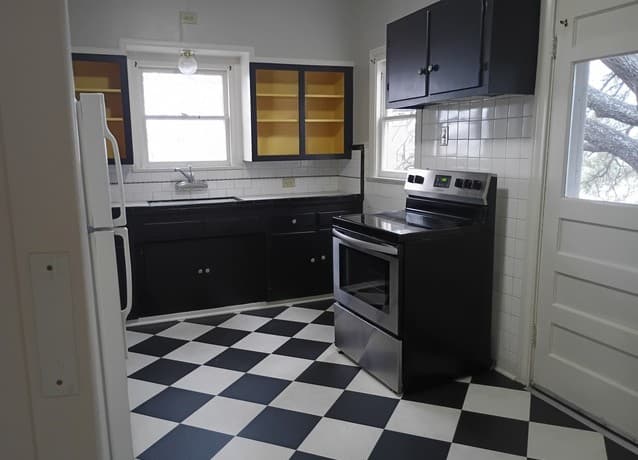 2-bedroom rental at 109 Norwood Unit 3 in San Antonio, TX — photo 5