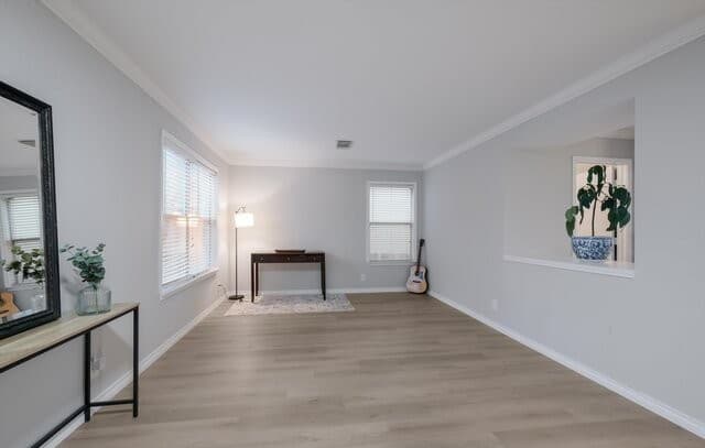 5-bedroom rental at 834 Quitman Oak in San Antonio, TX — photo 2