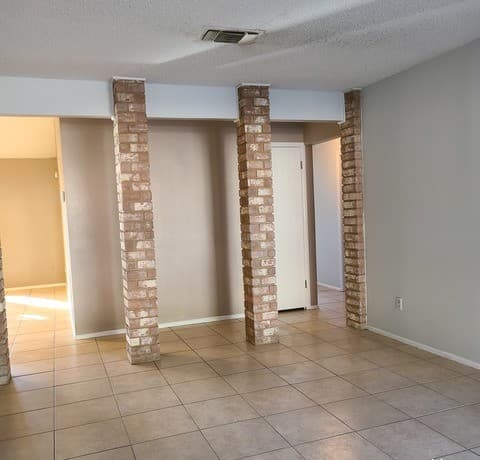 3-bedroom rental at 8803 Wimbledon St in San Antonio, TX — photo 2