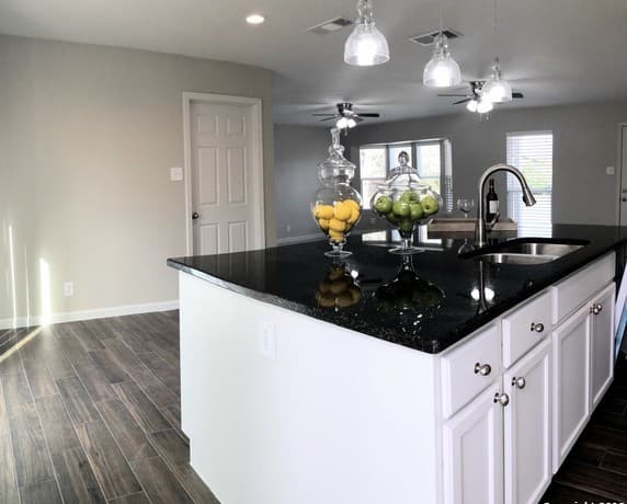 3-bedroom rental at 6027 Stillwater in San Antonio, TX — photo 2