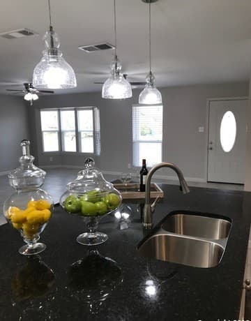 3-bedroom rental at 6027 Stillwater in San Antonio, TX — photo 5
