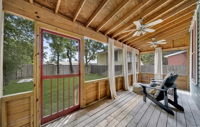 2-bedroom rental at 210 Sadie in San Antonio, TX — photo 4