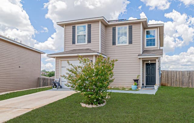3-bedroom rental at 2831 Lavender in San Antonio, TX — photo 2
