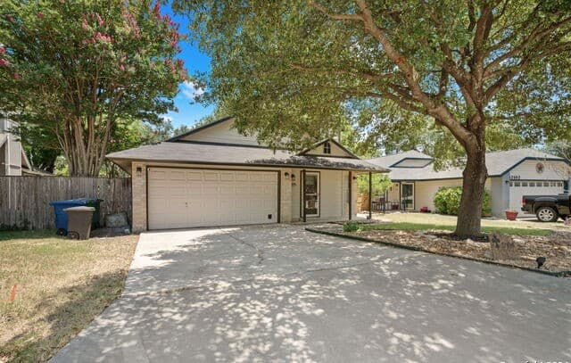 3-bedroom rental at 12106 Ridge Ct in San Antonio TX