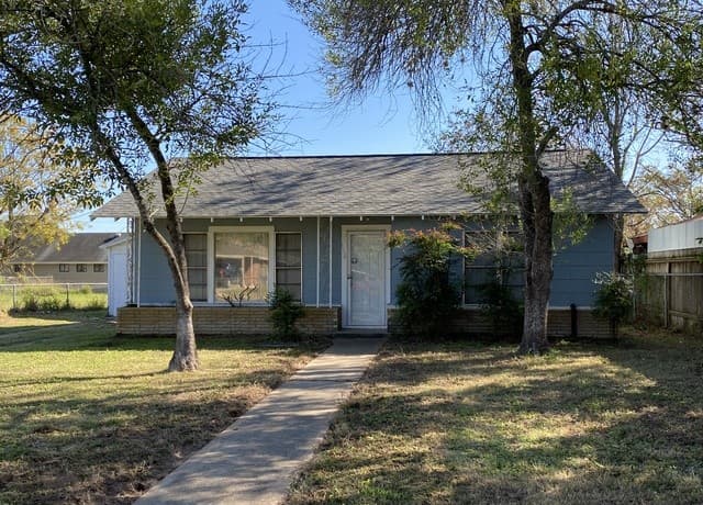 2-bedroom rental at 116 Tagert in Pleasanton TX