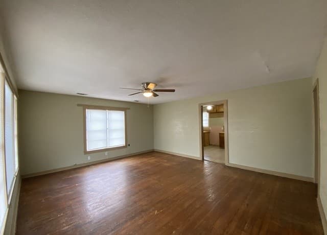 2-bedroom rental at 116 Tagert in Pleasanton, TX — photo 2