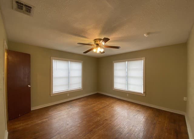 2-bedroom rental at 116 Tagert in Pleasanton, TX — photo 4