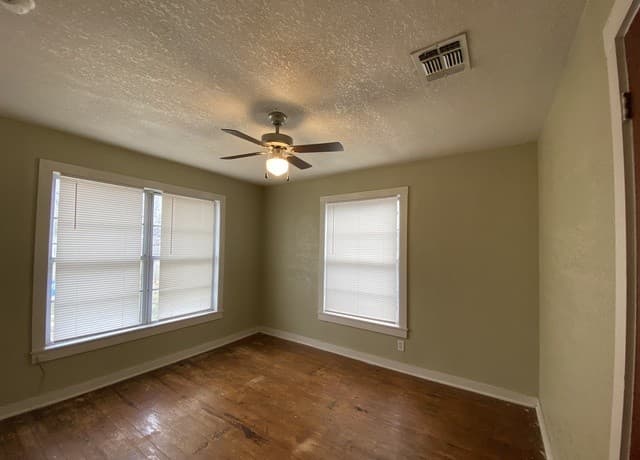 2-bedroom rental at 116 Tagert in Pleasanton, TX — photo 5