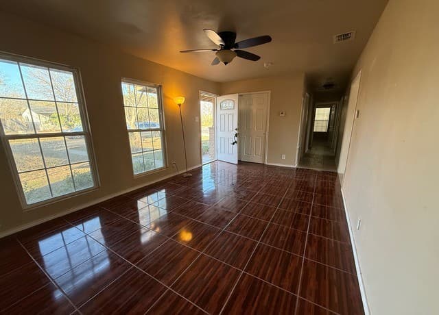 4-bedroom rental at 3730 La Sabre in San Antonio, TX — photo 3