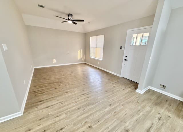 3-bedroom rental at 2307 McKinley in San Antonio, TX — photo 2