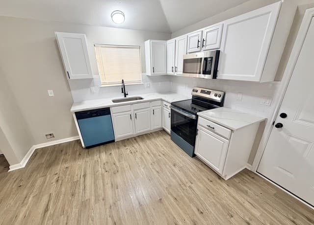 3-bedroom rental at 2307 McKinley in San Antonio, TX — photo 5