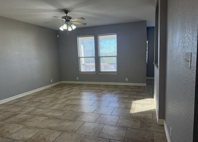 4-bedroom rental at 21303 Encino Caliza in San Antonio, TX — photo 2
