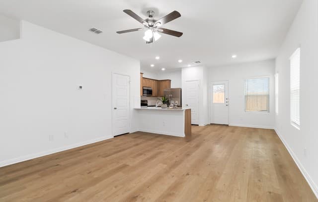 3-bedroom rental at 15526 Suess Hill Unit 1 in San Antonio, TX — photo 3
