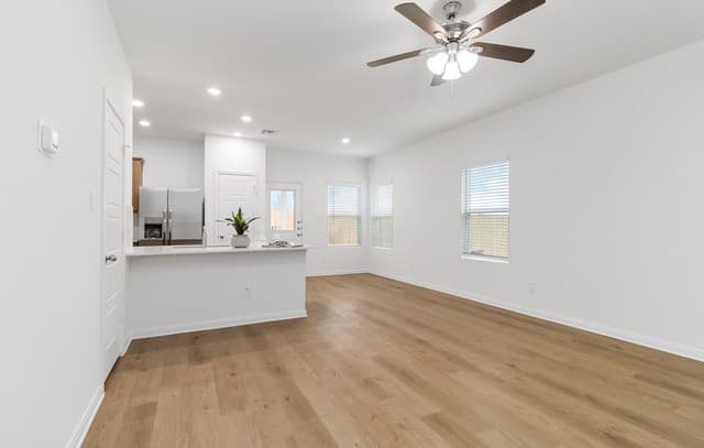 3-bedroom rental at 15526 Suess Hill Unit 1 in San Antonio, TX — photo 4