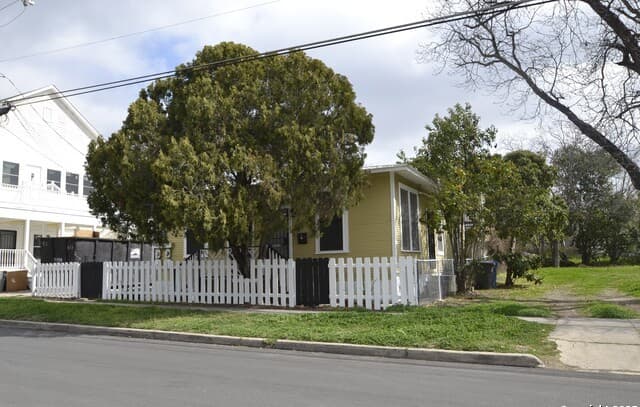 1-bedroom rental at 1722 N Pine Unit 2 in San Antonio TX