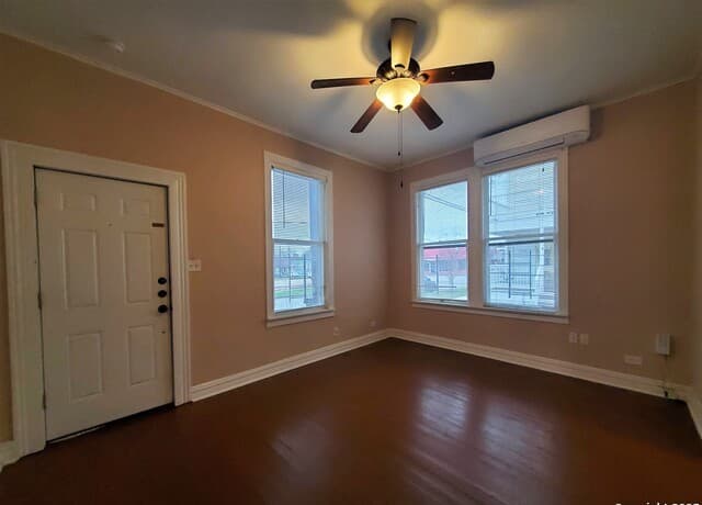 1-bedroom rental at 1722 N Pine Unit 2 in San Antonio, TX — photo 3