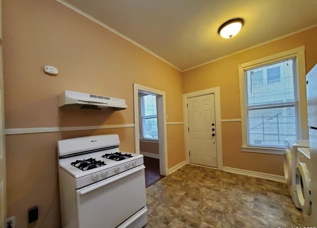 1-bedroom rental at 1722 N Pine Unit 2 in San Antonio, TX — photo 5
