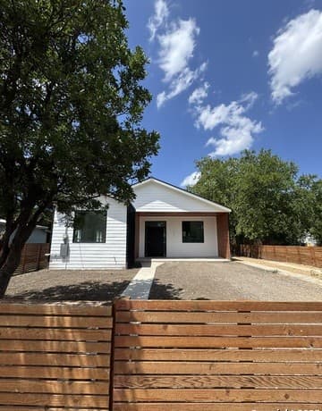 3-bedroom rental at 105 Forrest in San Antonio TX