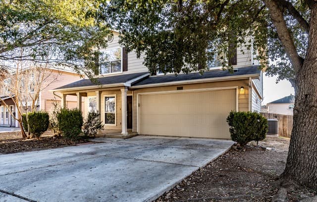 4-bedroom rental at 11710 Wayward Daisy in San Antonio, TX — photo 3