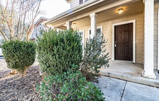 4-bedroom rental at 11710 Wayward Daisy in San Antonio, TX — photo 4