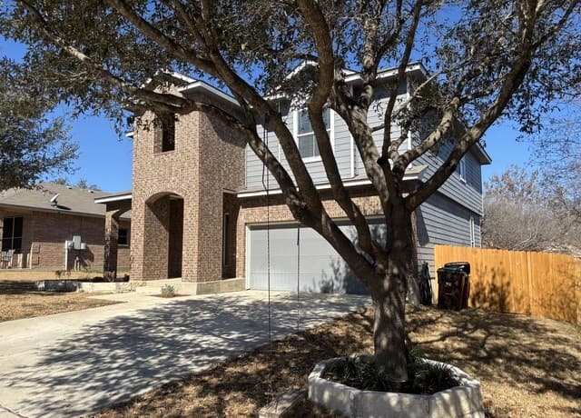 3-bedroom rental at 11639 Valley in San Antonio, TX — photo 2