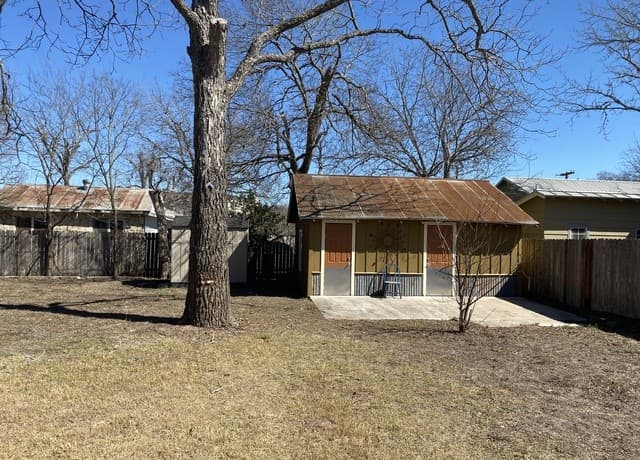 2-bedroom rental at 309 Brackenridge in Boerne, TX — photo 3