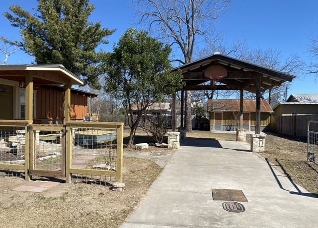 2-bedroom rental at 309 Brackenridge in Boerne, TX — photo 4