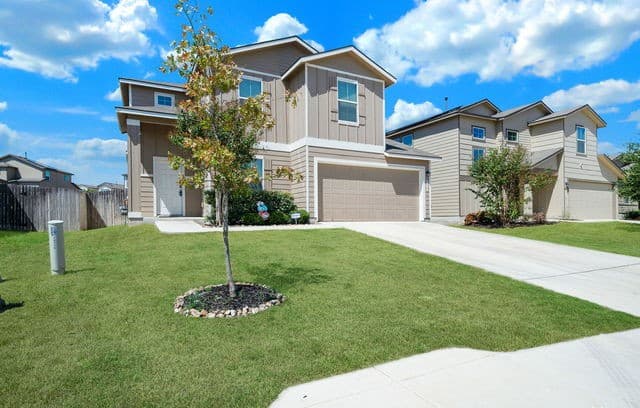4-bedroom rental at 14715 Harlequin Duck in San Antonio, TX — photo 2