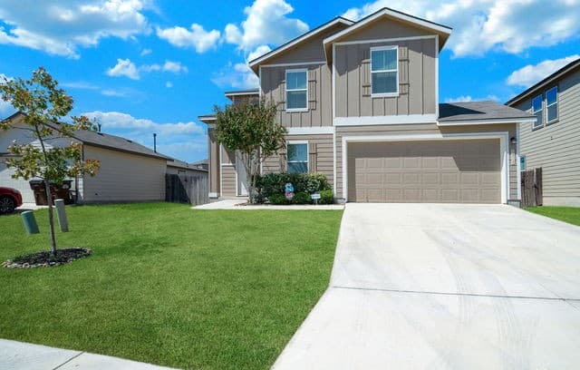 4-bedroom rental at 14715 Harlequin Duck in San Antonio, TX — photo 3