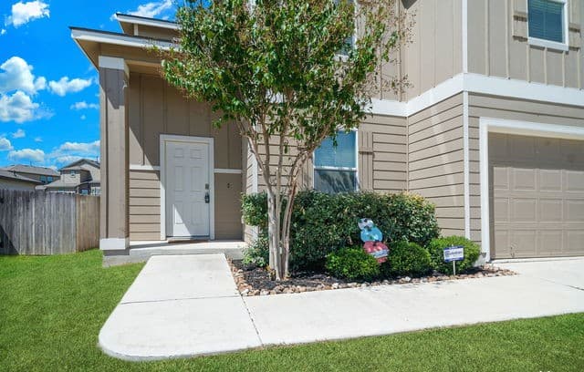 4-bedroom rental at 14715 Harlequin Duck in San Antonio, TX — photo 4