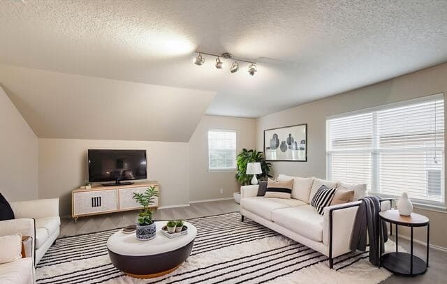 5-bedroom rental at 12050 Texana Cv in San Antonio, TX — photo 3